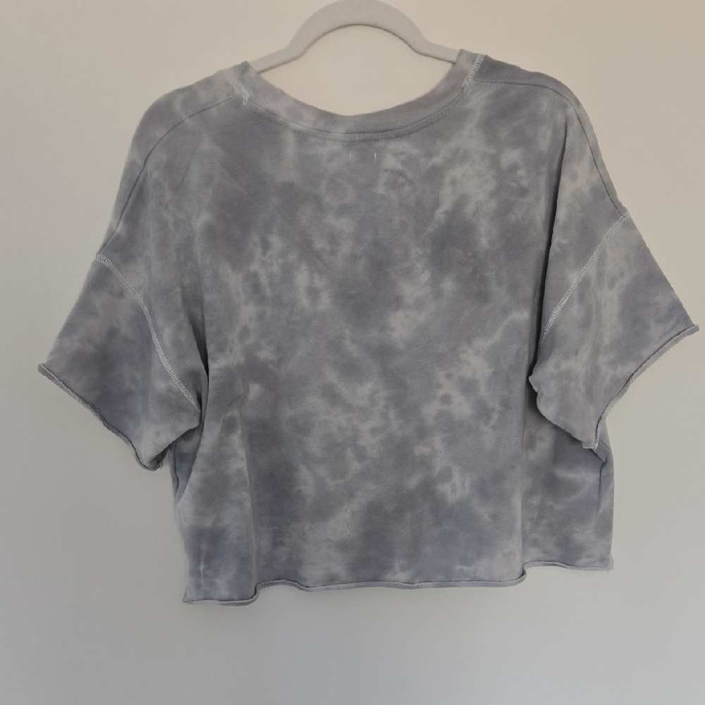 Arie Gray Tie-Dye Women's Cropped Atheasure Short Sleeve Shirt | Large - Picture 5 of 5